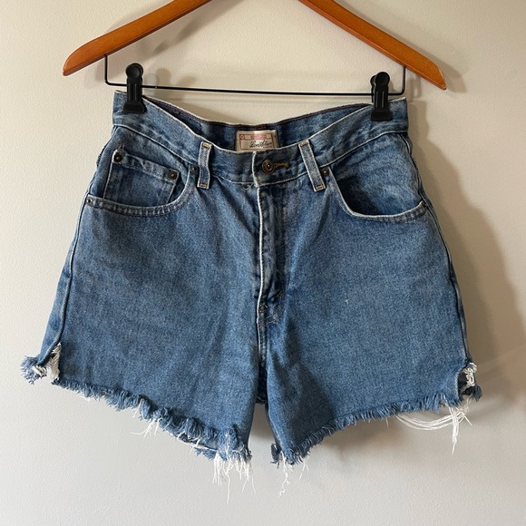 Levi’s shorts - Picture 1 of 3